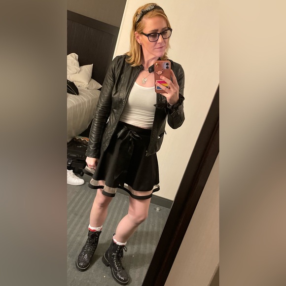 Meet your Posher, Robin! Welcome to my Closet! - Picture 10 of 15